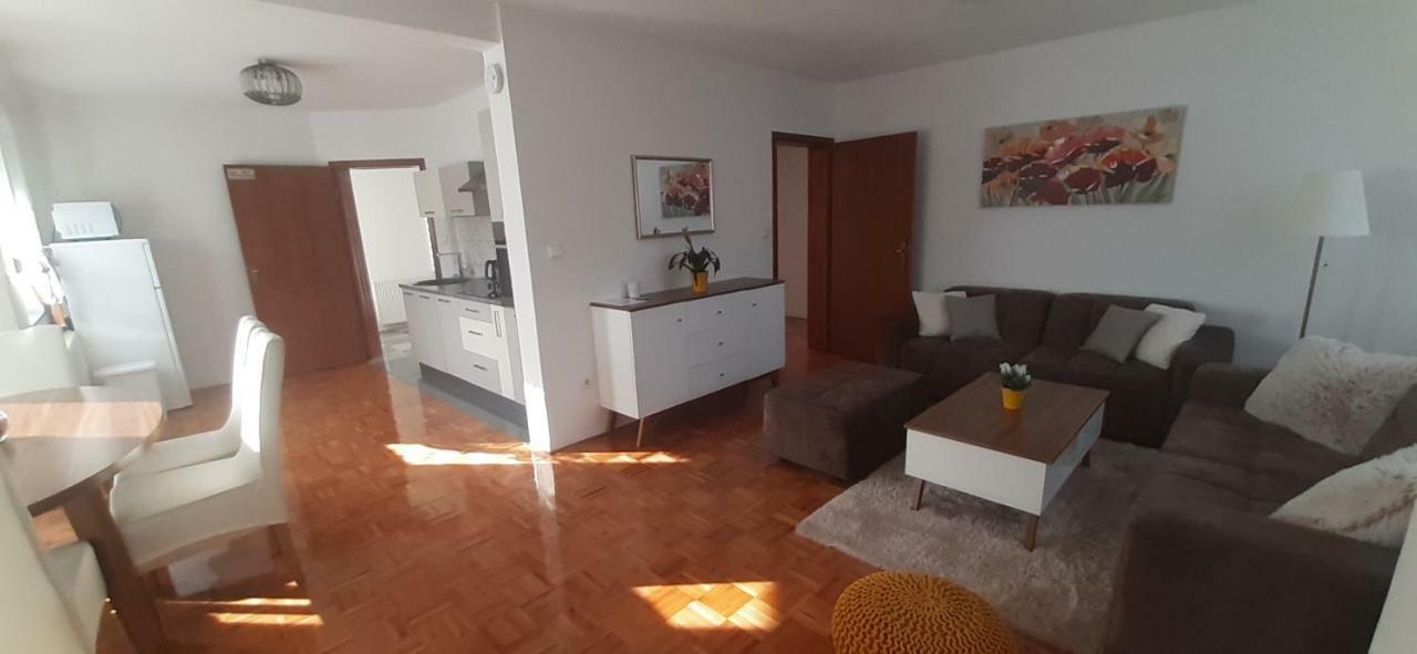 Apartment Golden Fields 斯莫利亚纳茨 外观 照片